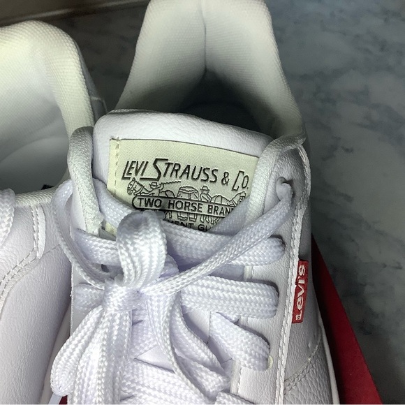 < NEW Women’s Levi’s Drive Lo Monochrome Sneakers > - Picture 6 of 6